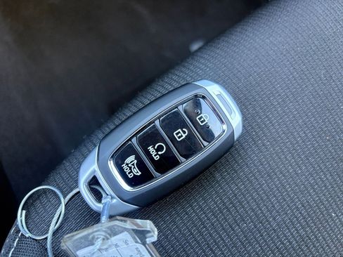 Used 2025 Hyundai Venue SEL image 21