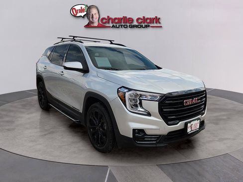 Used 2022 GMC Terrain SLT w/ LPO, 'HIT The Road' Package FWD image 7