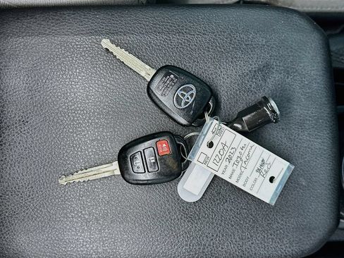 Used 2023 Toyota Tacoma SR w/ SR Convenience Package RWD image 34