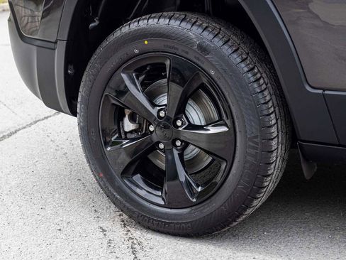 Used 2021 Jeep Cherokee Latitude Plus w/ Sun & Sound Group AWD/4WD image 9