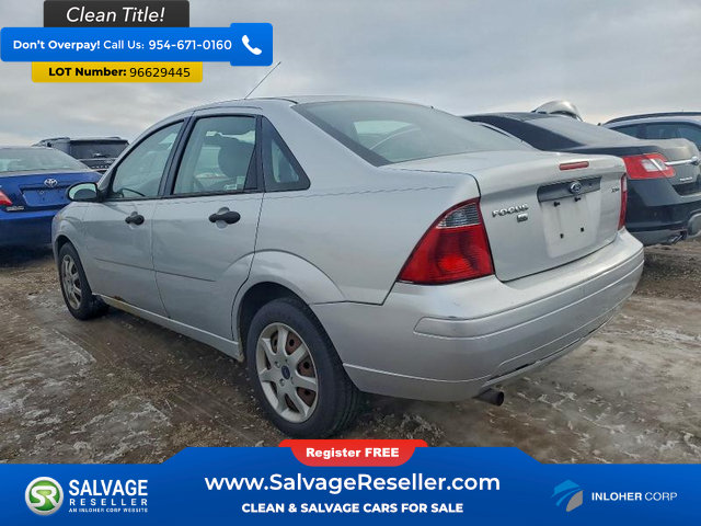 Used 2005 Ford Focus ZX4 Sedan FWD image 3