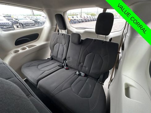 Used 2019 Chrysler Pacifica L FWD image 31