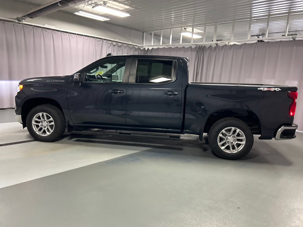 Used 2024 Chevrolet Silverado 1500 LT AWD/4WD image 4