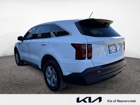 Used 2023 Kia Sorento LX FWD image 7