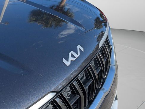 Certified 2023 Kia Carnival EX image 12