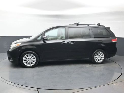 Used 2013 Toyota Sienna Limited w/ Premium Pkg image 2