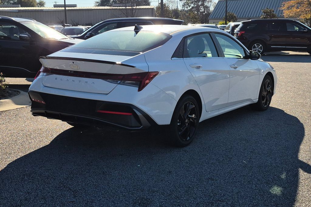 New 2026 Hyundai Elantra SEL Sport FWD image 5