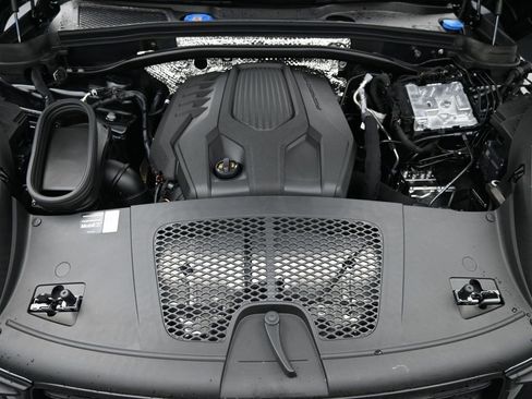 New 2026 Porsche Macan image 16