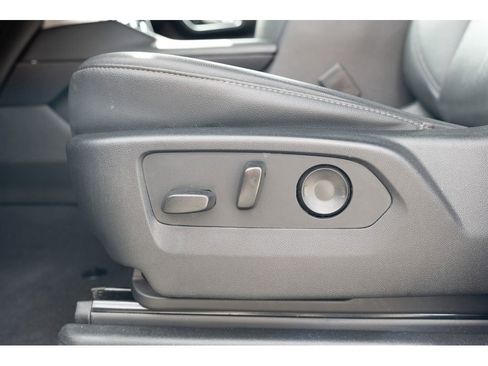 Used 2022 Chevrolet Suburban LT image 15