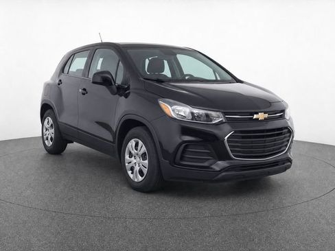 Used 2019 Chevrolet Trax LS FWD image 2