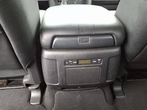 Used 2024 Nissan Armada SV image 9