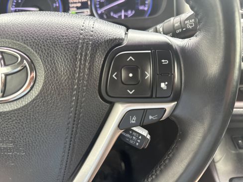 Used 2018 Toyota Highlander XLE FWD image 29
