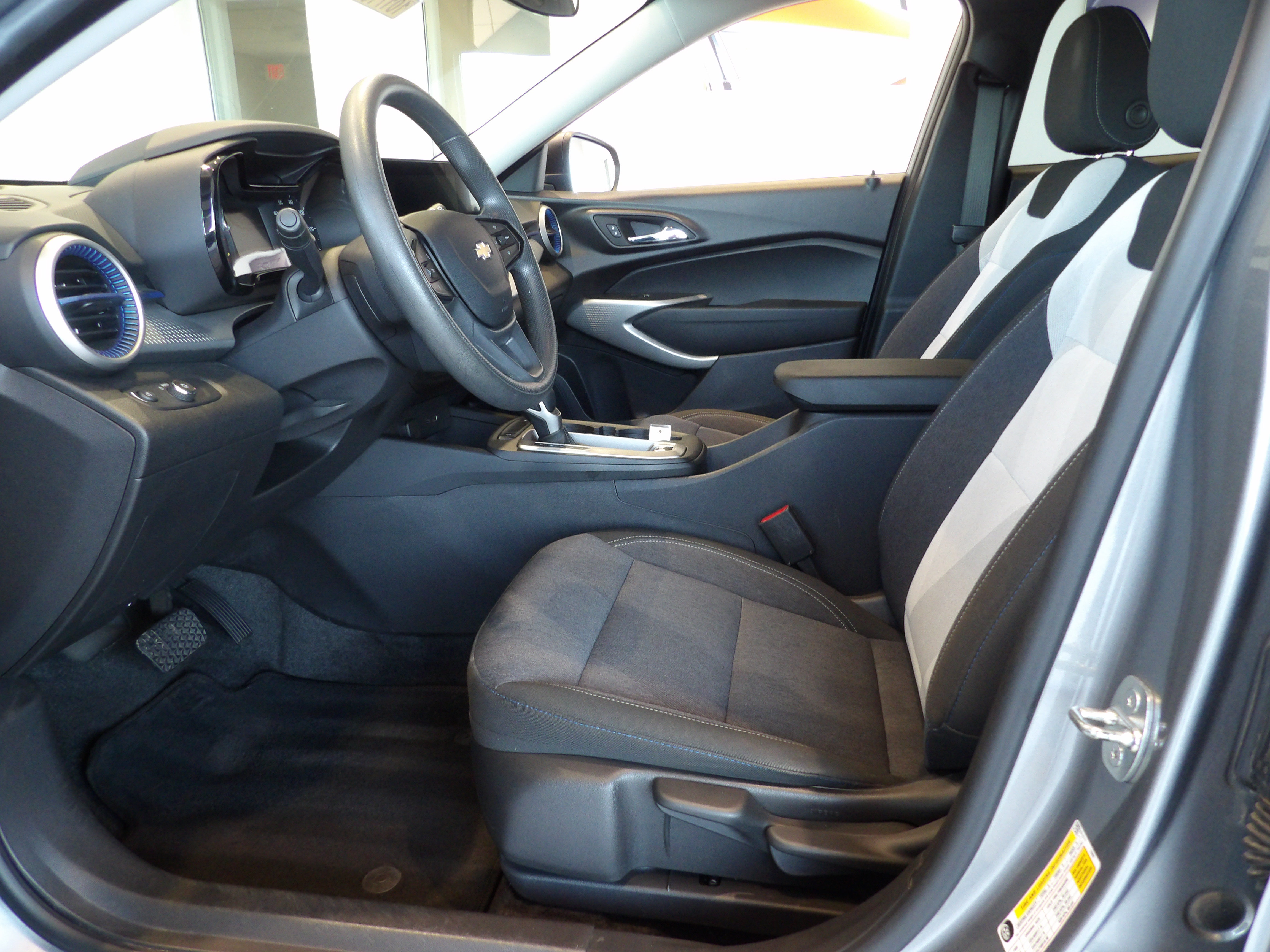 Used 2024 Chevrolet Trax LS FWD image 8