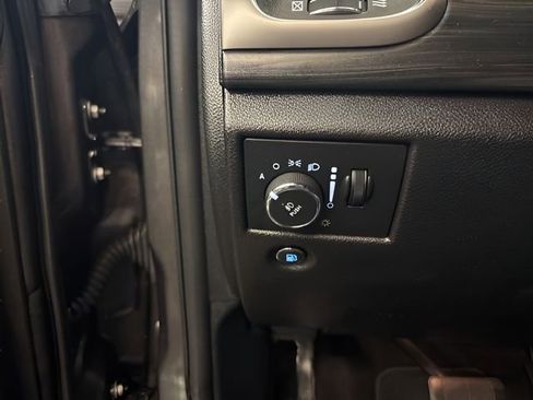 Used 2020 Jeep Grand Cherokee Laredo AWD/4WD image 20