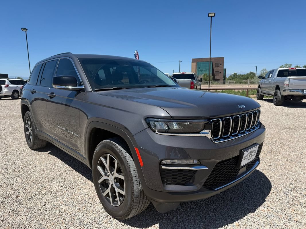 Used 2023 Jeep Grand Cherokee Limited w/ Trailer Tow Prep Group (B) AWD/4WD image 1