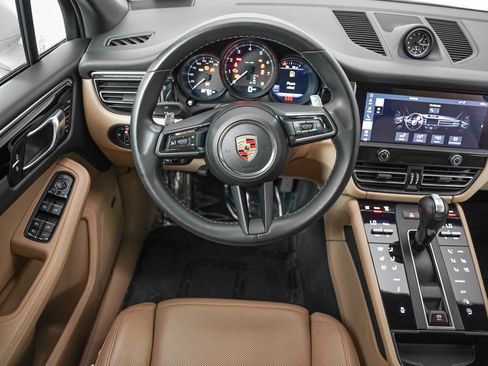 Certified 2024 Porsche Macan AWD/4WD image 16