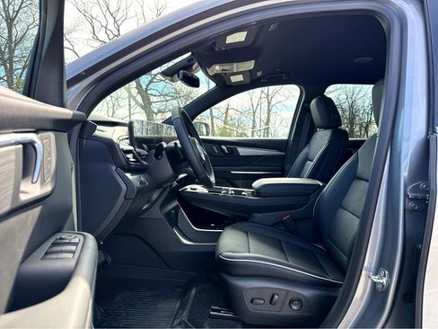New 2026 Buick Enclave Preferred w/ LPO, Floor Liner Package FWD image 9