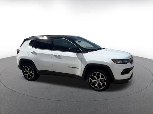 Used 2025 Jeep Compass Limited AWD/4WD image 2