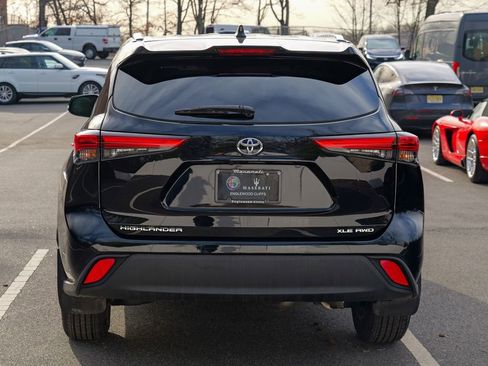 Used 2021 Toyota Highlander XLE image 6