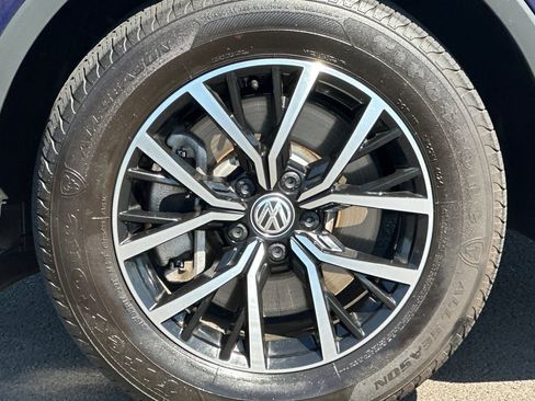 Used 2021 Volkswagen Tiguan SE AWD/4WD image 31
