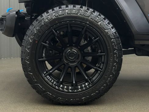 Used 2024 Jeep Wrangler Unlimited w/ Convenience Group AWD/4WD image 10