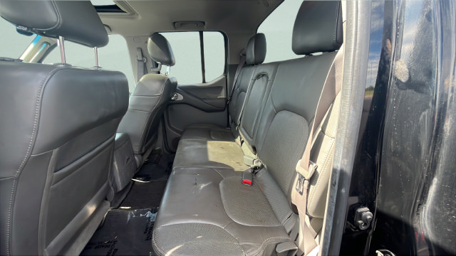 Used 2005 Nissan Frontier LE w/ (X01) Leather Pkg AWD/4WD image 22