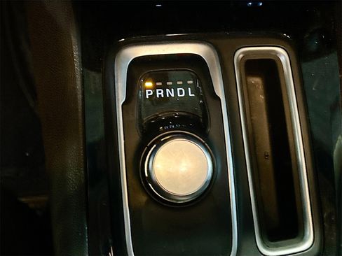 Used 2023 Chrysler 300 Touring w/ Sport Appearance Package image 16