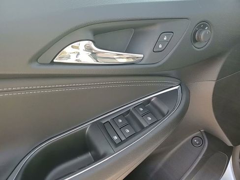 Used 2017 Chevrolet Cruze Premier w/ Enhanced Convenience Package image 12