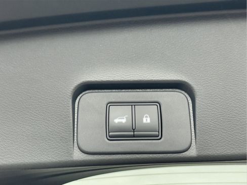 Used 2021 Nissan Rogue SV w/ Premium Package image 10