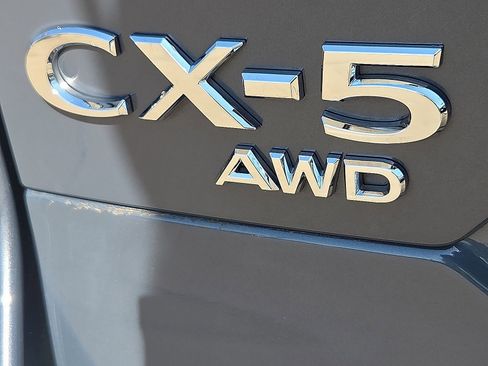 Used 2023 MAZDA CX-5 Carbon Edition image 9