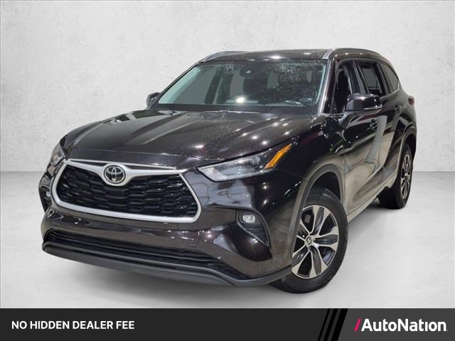 Used 2021 Toyota Highlander XLE FWD image 1