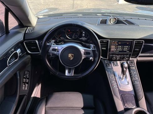Used 2016 Porsche Panamera 2 image 12