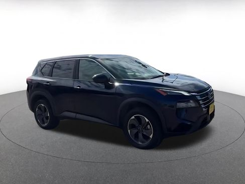 Used 2025 Nissan Rogue SV FWD image 2