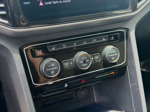 Used 2022 Volkswagen Atlas Cross Sport SE FWD image 14