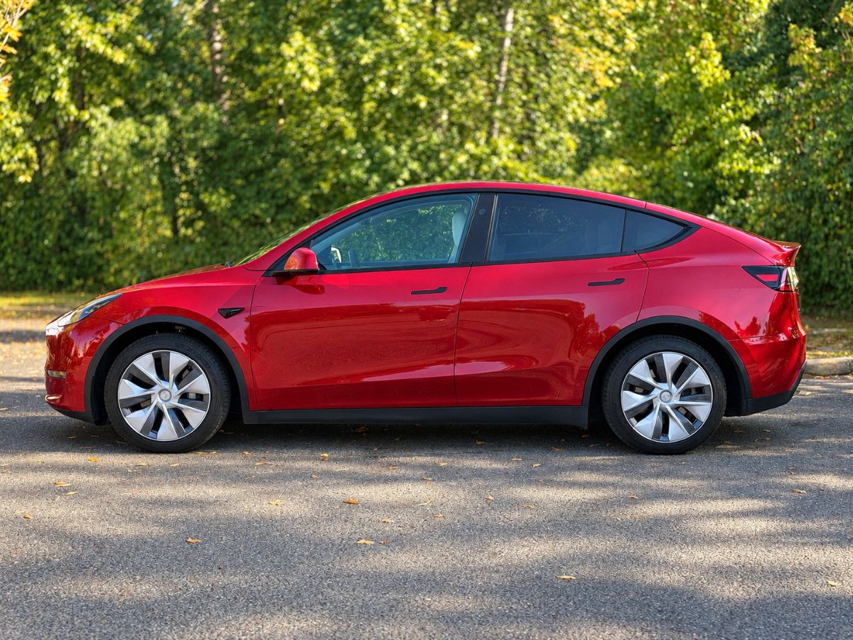 Used 2023 Tesla Model Y Long Range AWD/4WD image 6