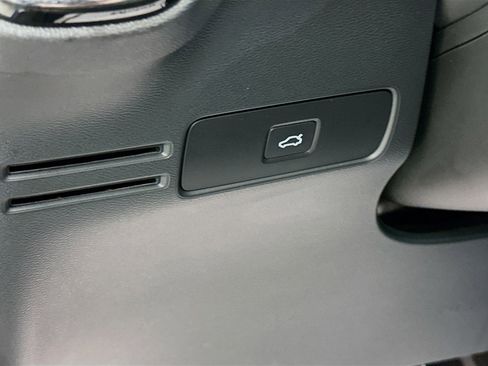 Used 2023 Volvo XC40 Recharge Plus AWD/4WD image 10