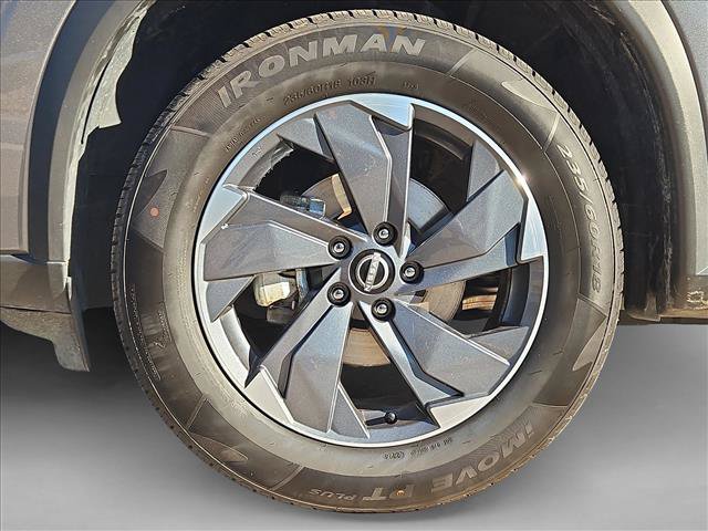 Used 2024 Nissan Rogue SV AWD/4WD image 23