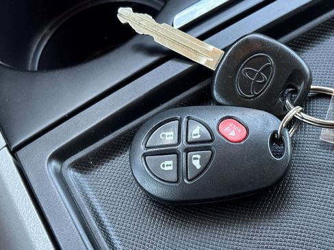 Used 2018 Toyota Sienna LE FWD image 27