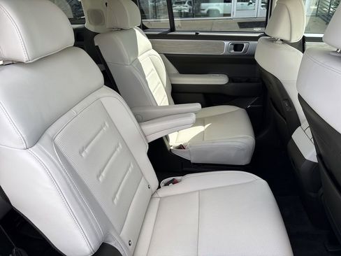 Certified 2025 Hyundai Santa Fe Calligraphy image 18