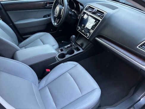 Used 2018 Subaru Outback 3.6R Limited AWD/4WD image 5