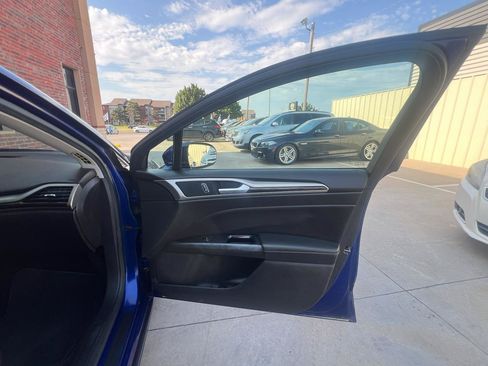 Used 2016 Ford Fusion SE w/ Equipment Group 202A AWD/4WD image 32