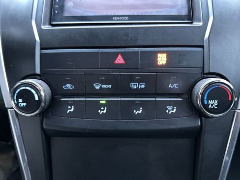 Used 2016 Toyota Camry LE image 18