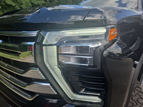 Used 2024 Chevrolet Silverado 2500 High Country w/ High Country Premium Package AWD/4WD image 31