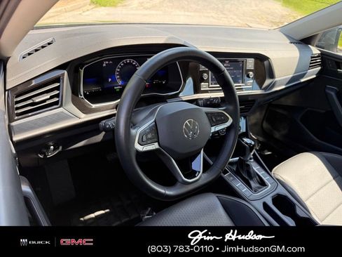 Used 2024 Volkswagen Jetta SE FWD image 4