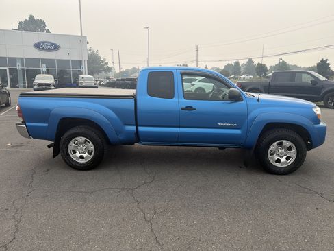 Used 2011 Toyota Tacoma 4x4 Access Cab V6 w/ SR5 Pkg #2 image 2