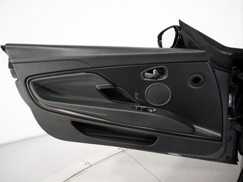 Used 2019 Aston Martin DB11 AMR image 38