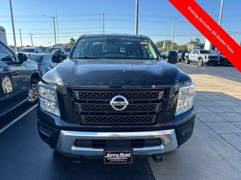 Used 2021 Nissan Titan SV w/ SV Convenience Package AWD/4WD image 13