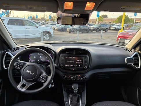 Used 2025 Kia Soul LX w/ LX Technology Package image 31