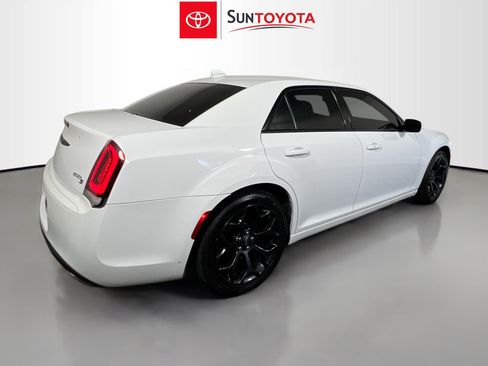 Used 2019 Chrysler 300 S RWD image 4