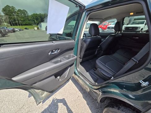 Used 2024 Nissan Pathfinder SL AWD/4WD image 6